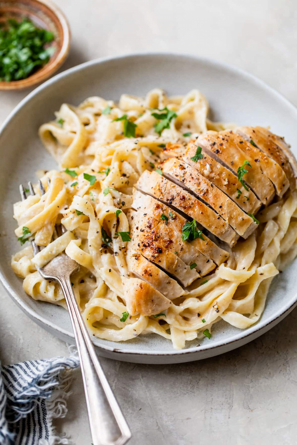 Alfredo pasta with chicken in a dish
