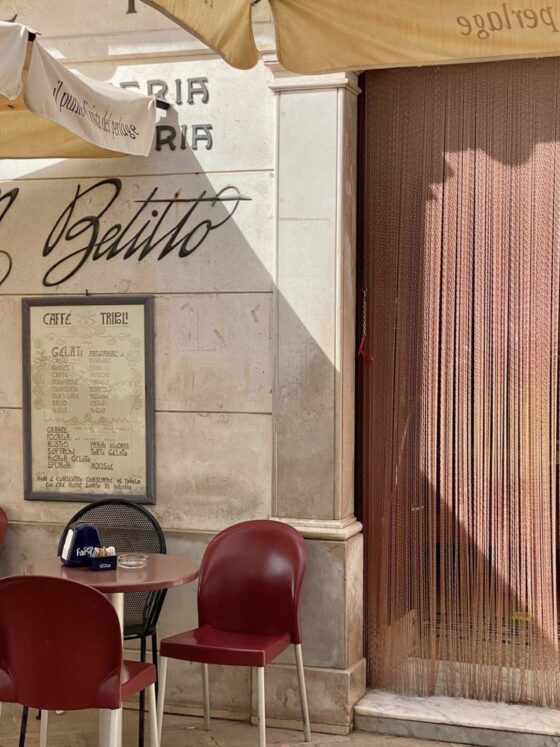 How Italians Do it: a Small Guide to Italian Bars and Restaurants